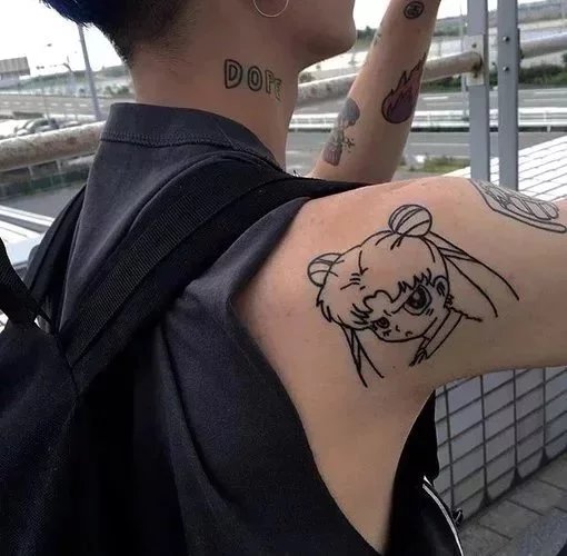苗轮颖纯